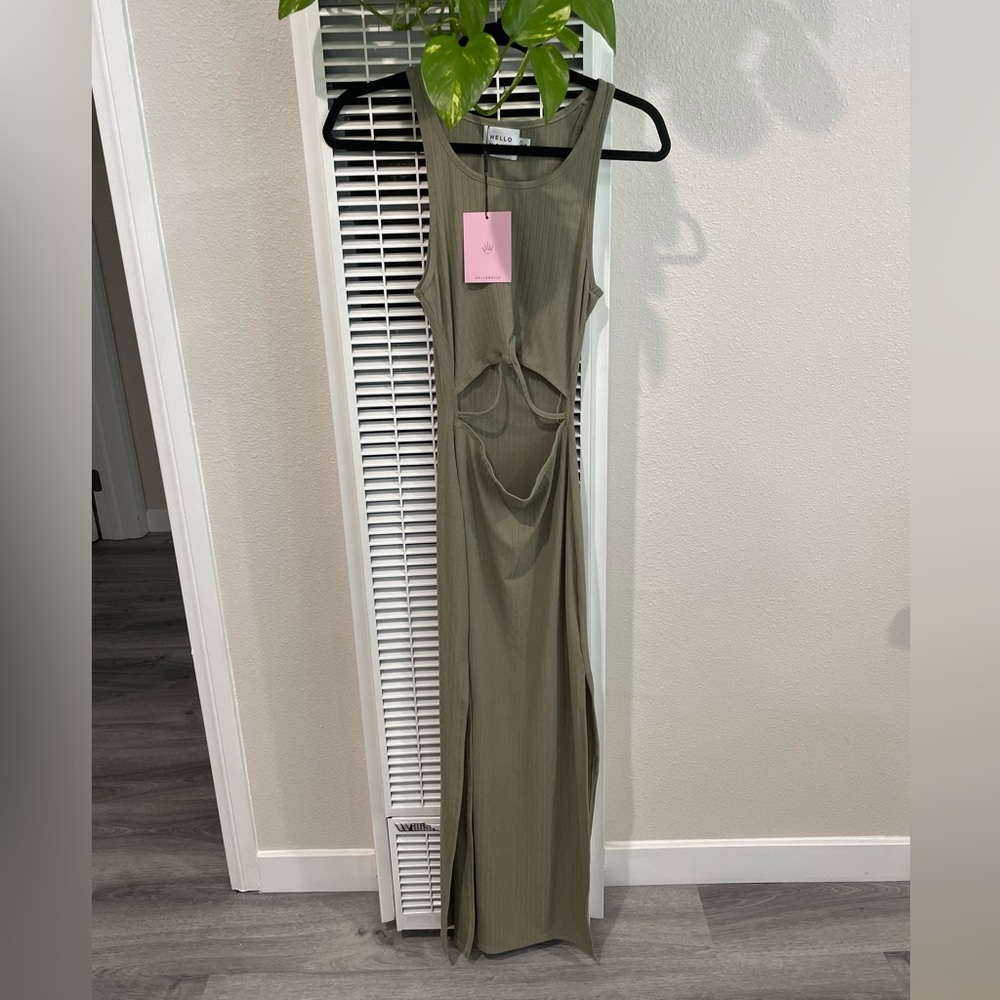 NWOT Hello Molly Green Maxi Dress with detail